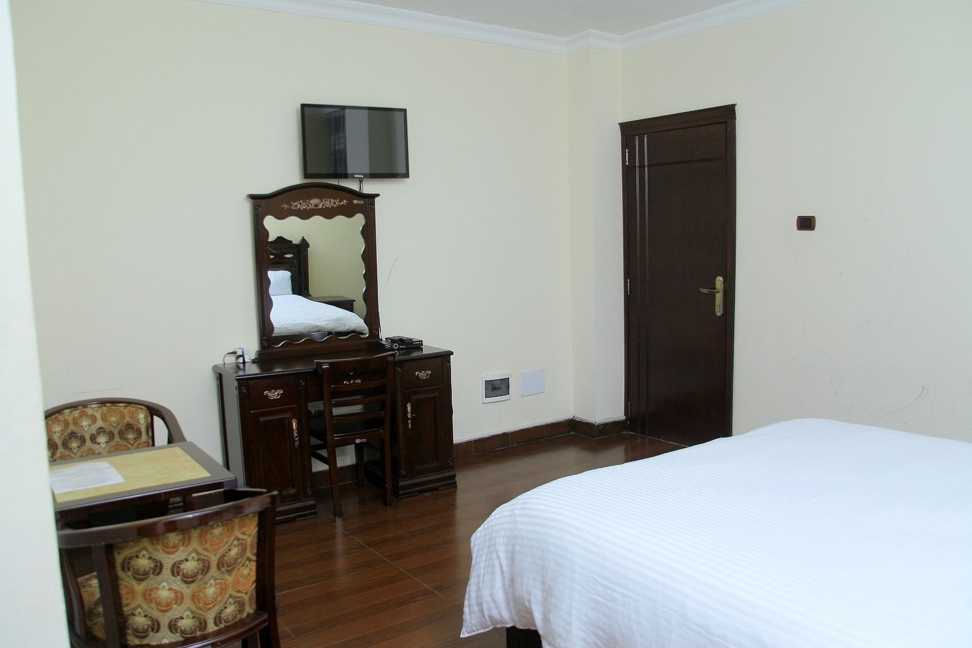 Bnow Hotel Adis Abeba Exterior foto